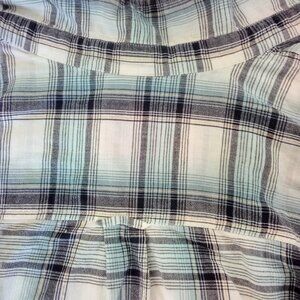 Light Blue Ladies Plaid Shirt Size 22/24 Designer: Essentials By: Maggie